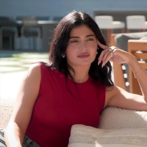 🧡 Стикер «Kylie Jenner Кайли Дженнер» для Telegram