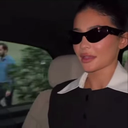 🧡 Стикер «Kylie Jenner Кайли Дженнер» для Telegram