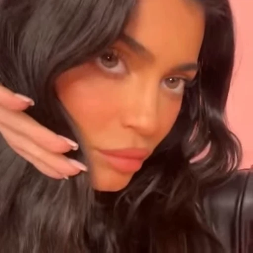 🧡 Стикер «Kylie Jenner Кайли Дженнер» для Telegram