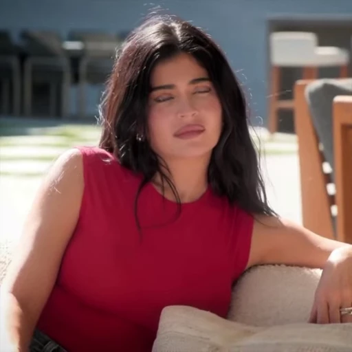 🧡 Стикер «Kylie Jenner Кайли Дженнер» для Telegram