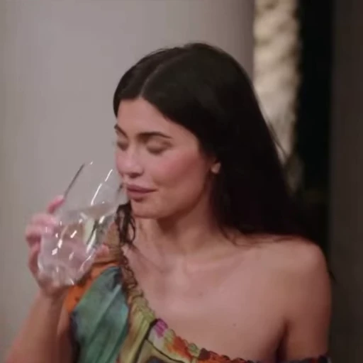 🧡 Стикер «Kylie Jenner Кайли Дженнер» для Telegram