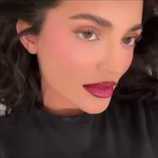 🧡 Стикер «Kylie Jenner Кайли Дженнер» для Telegram