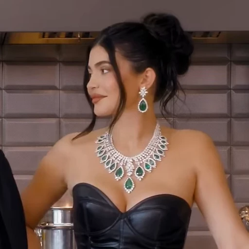 🧡 Стикер «Kylie Jenner Кайли Дженнер» для Telegram