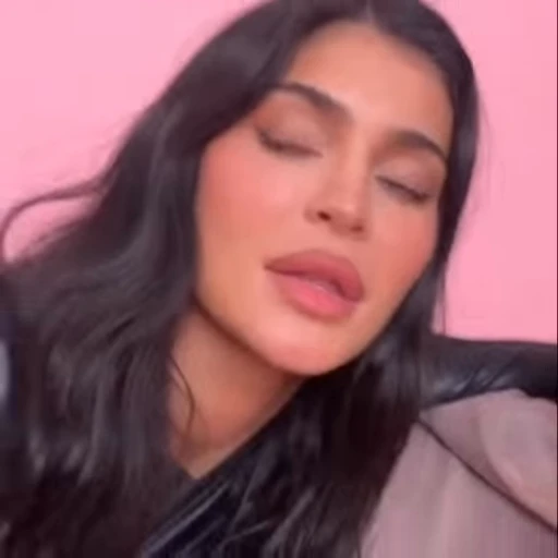 🧡 Стикер «Kylie Jenner Кайли Дженнер» для Telegram