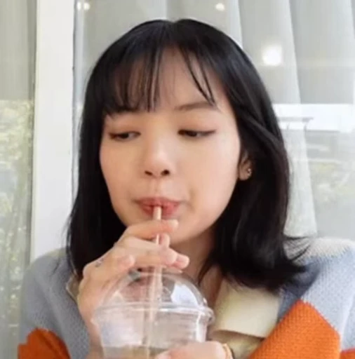 😐 Стикер «Lalisa» для Telegram