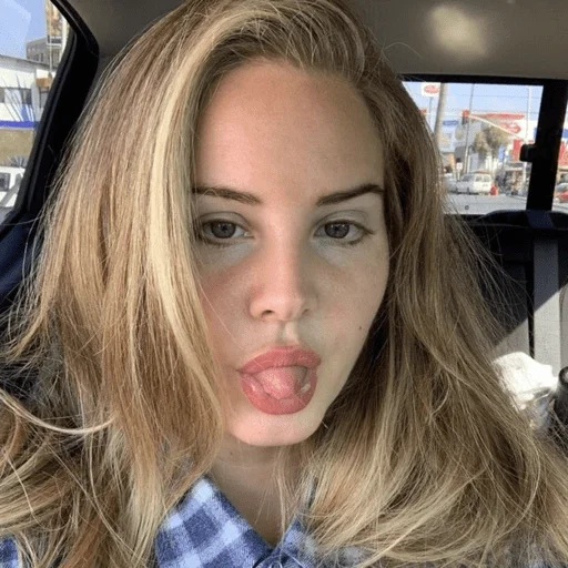 😛 Стикер «MY MOMY LANA» для Telegram