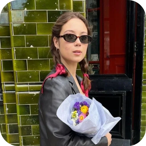 😎 Стикер «Laufey Лэй Вэй» для Telegram