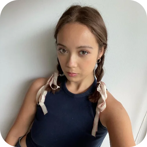 💌 Стикер «Laufey Лэй Вэй» для Telegram