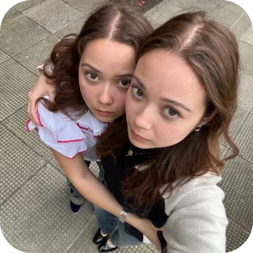🥺 Стикер «Laufey Лэй Вэй» для Telegram