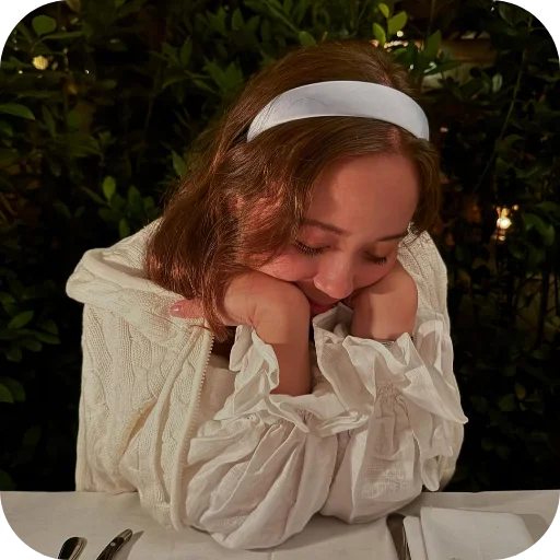 💫 Стикер «Laufey Лэй Вэй» для Telegram