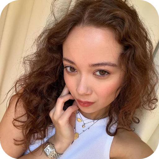 🌟 Стикер «Laufey Лэй Вэй» для Telegram