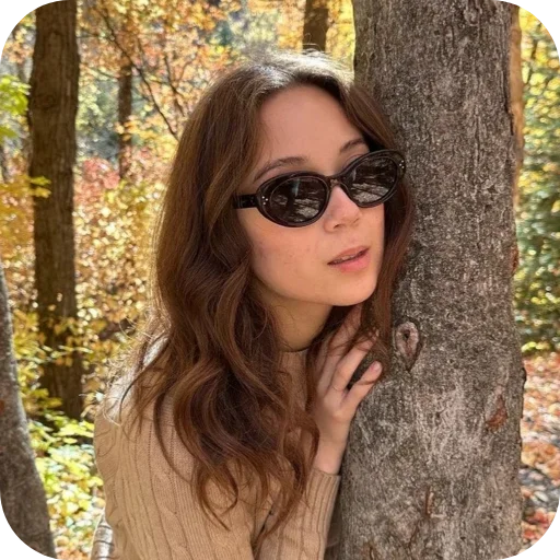 🍁 Стикер «Laufey Лэй Вэй» для Telegram