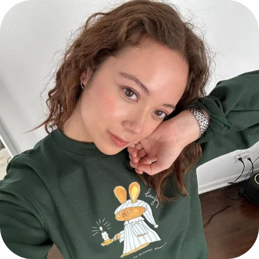 🎄 Стикер «Laufey Лэй Вэй» для Telegram