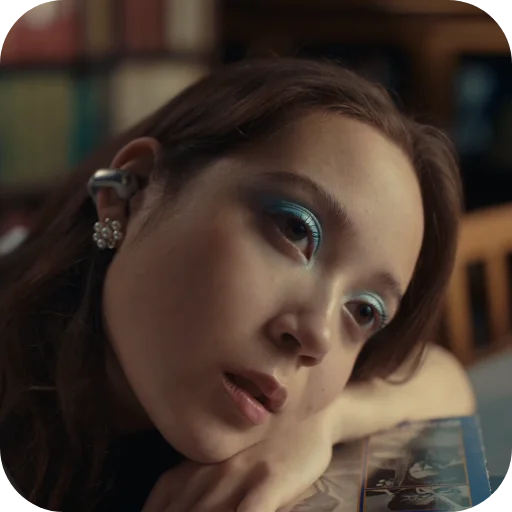 🤲 Стикер «Laufey Лэй Вэй» для Telegram