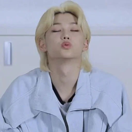 😚 Стикер «Lee Felix...» для Telegram