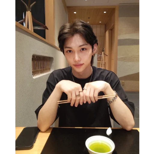 🍱 Стикер «Lee Felix...» для Telegram