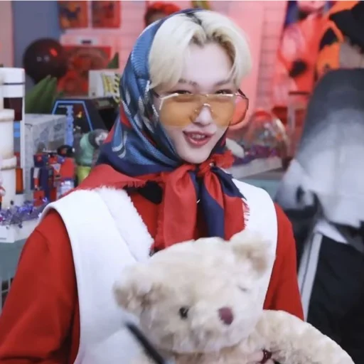 👵 Стикер «Lee Felix...» для Telegram