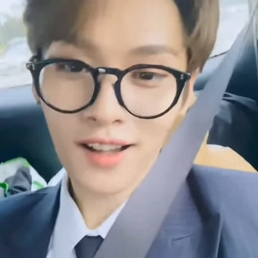 🤩 Стикер «lee» для Telegram
