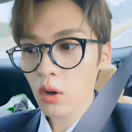🤩 Стикер «lee» для Telegram
