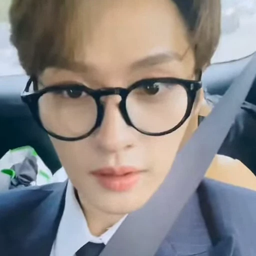 🤩 Стикер «lee» для Telegram