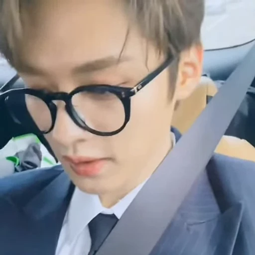 🤩 Стикер «lee» для Telegram