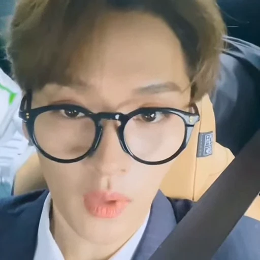 🤩 Стикер «lee» для Telegram