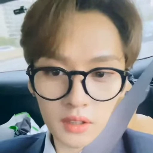 🤩 Стикер «lee» для Telegram