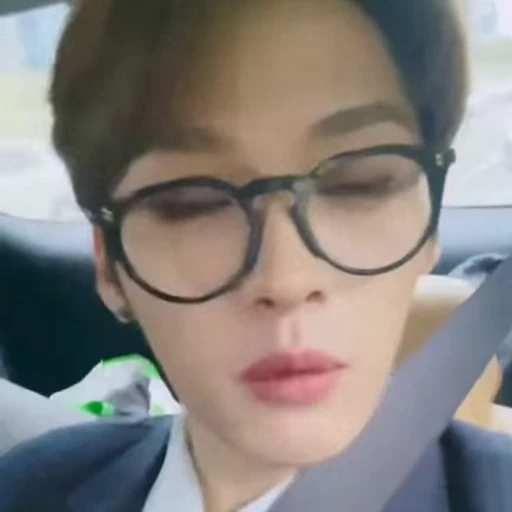 🤩 Стикер «lee» для Telegram
