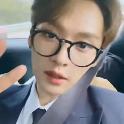 🤩 Стикер «lee» для Telegram