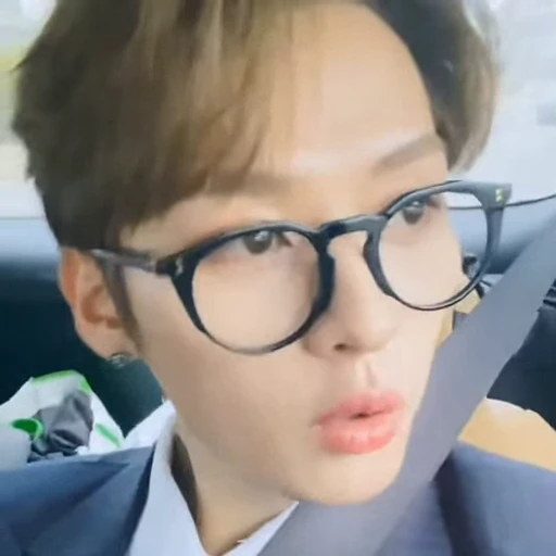 🤩 Стикер «lee» для Telegram