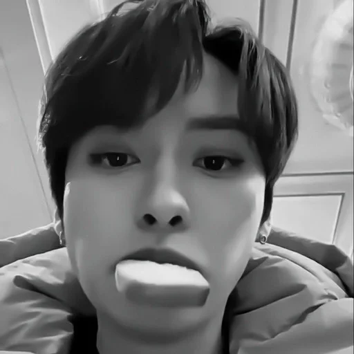 🤣 Стикер «Lee Know» для Telegram