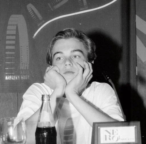 😞 Стикер «Leo Dicaprio 90s» для Telegram