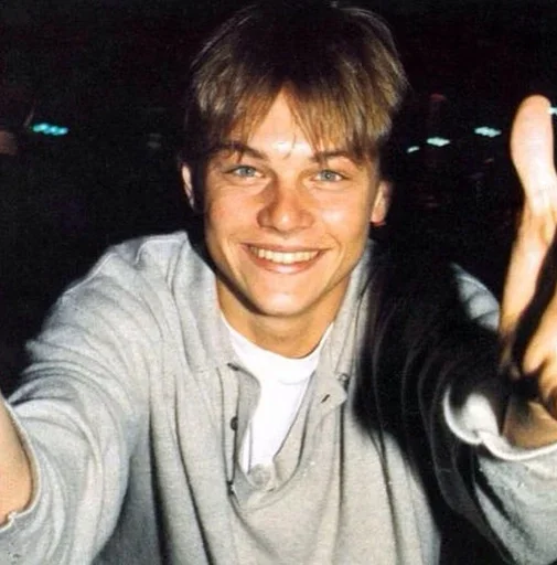😁 Стикер «Leo Dicaprio 90s» для Telegram