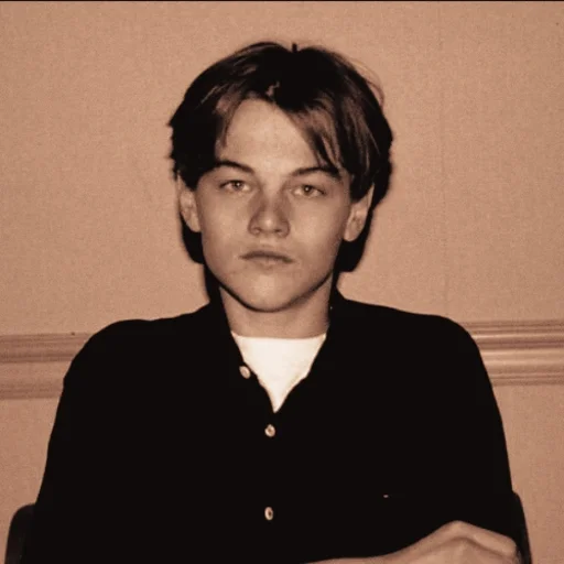 🌻 Стикер «𝙻𝚎𝚘𝚗𝚊𝚛𝚍𝚘 𝙳𝚒𝙲𝚊𝚙𝚛𝚒𝚘🌻» для Telegram