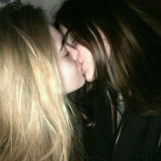 Стикерпак lesbians для Telegram