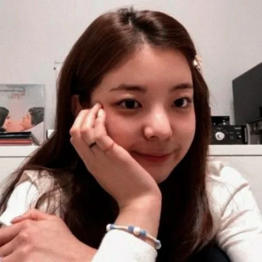 🍑 Стикер «Lia» для Telegram