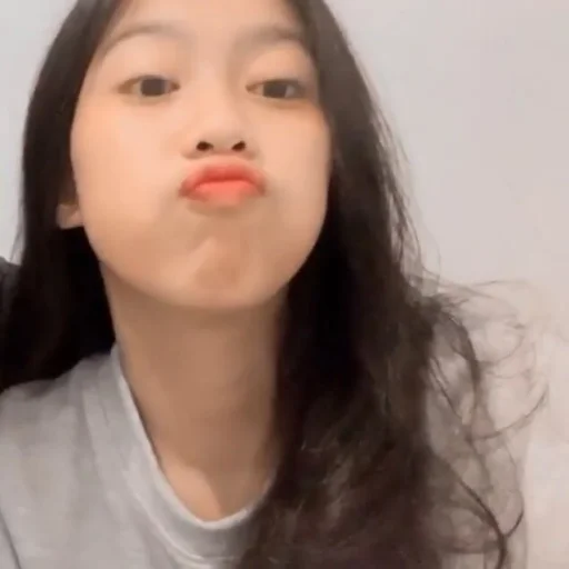 😗 Стикер «lia cias» для Telegram