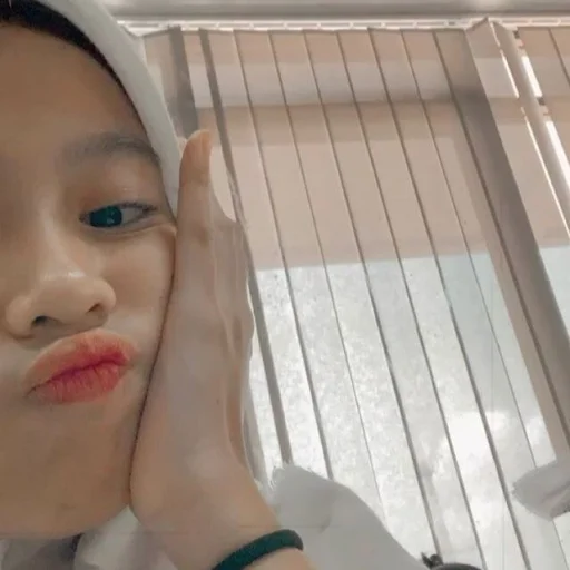 😚 Стикер «lia cias» для Telegram