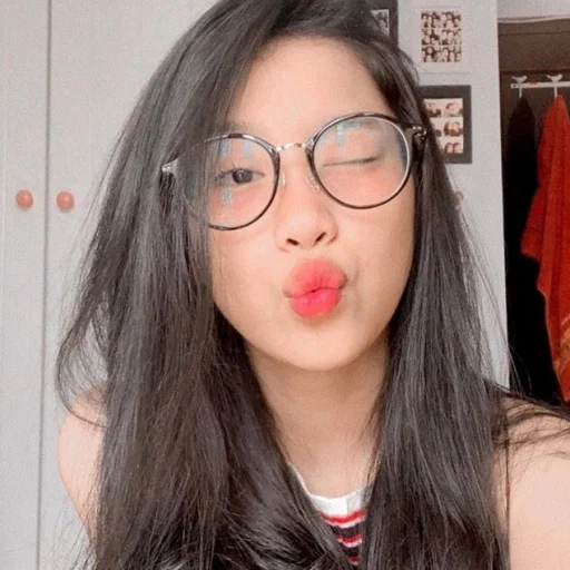 😉 Стикер «lia cias» для Telegram