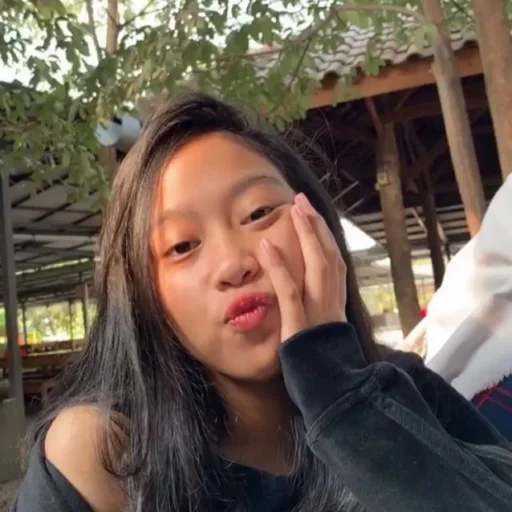 😗 Стикер «lia cias» для Telegram