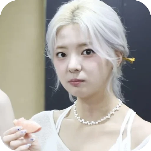 💇 Стикер «Lia Itzy» для Telegram