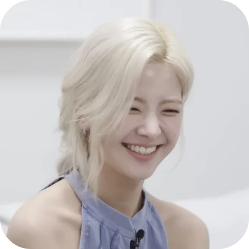💇 Стикер «Lia Itzy» для Telegram