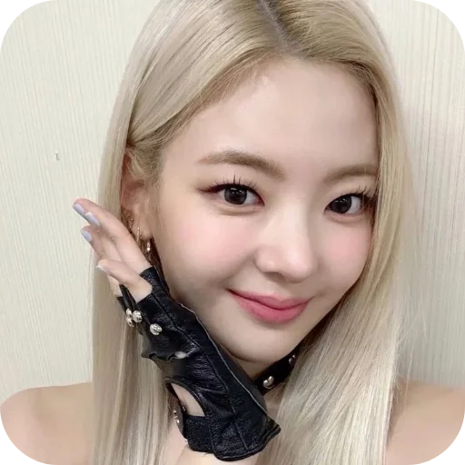 💇 Стикер «Lia Itzy» для Telegram