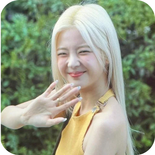 💇 Стикер «Lia Itzy» для Telegram