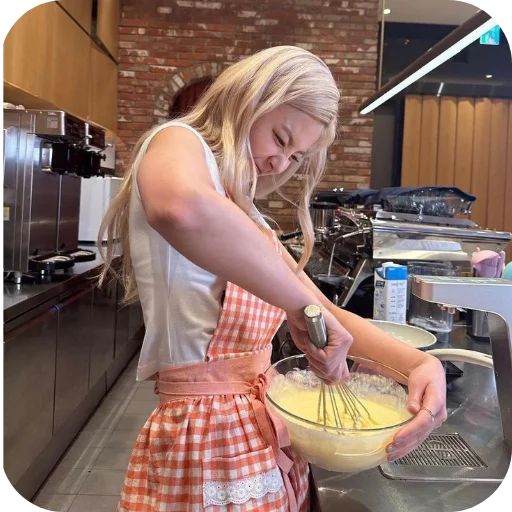 🍲 Стикер «Lia Itzy» для Telegram