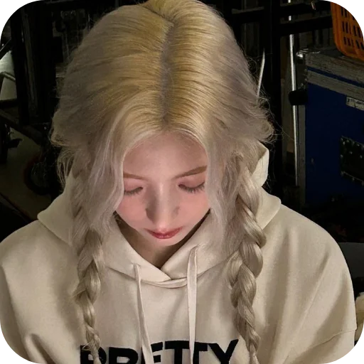 💇 Стикер «Lia Itzy» для Telegram