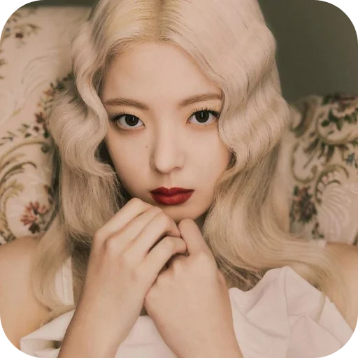 🤲 Стикер «Lia Itzy» для Telegram