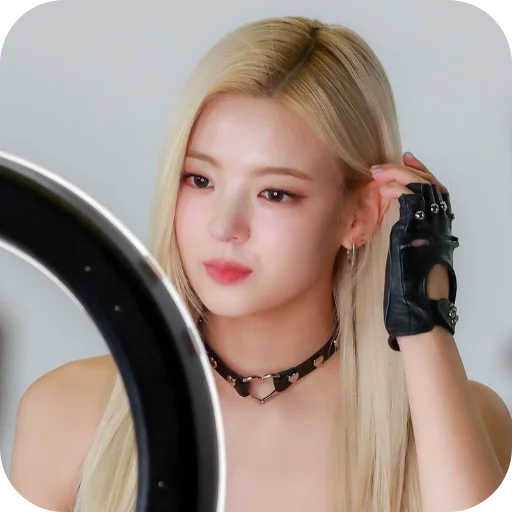 💇 Стикер «Lia Itzy» для Telegram