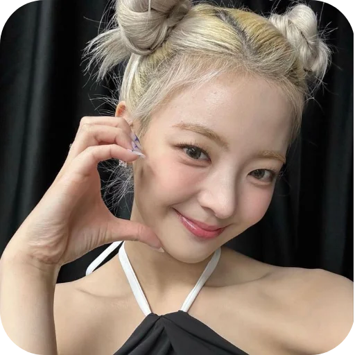 💇 Стикер «Lia Itzy» для Telegram