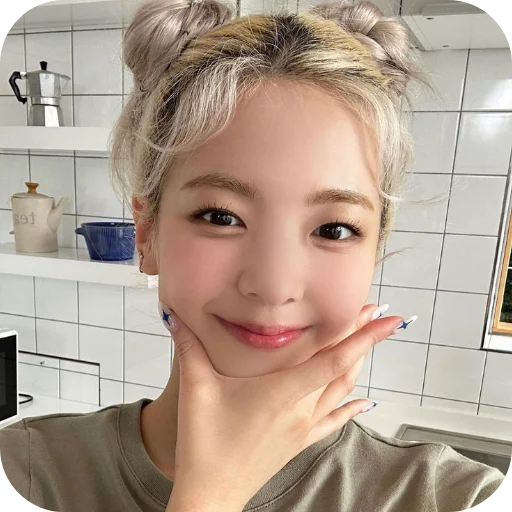 💇 Стикер «Lia Itzy» для Telegram